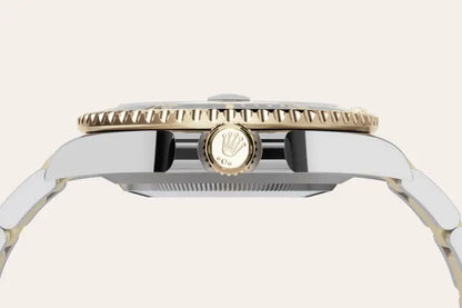 Submariner Date Oyster, 41 mm, acier Oystersteel et or jaune