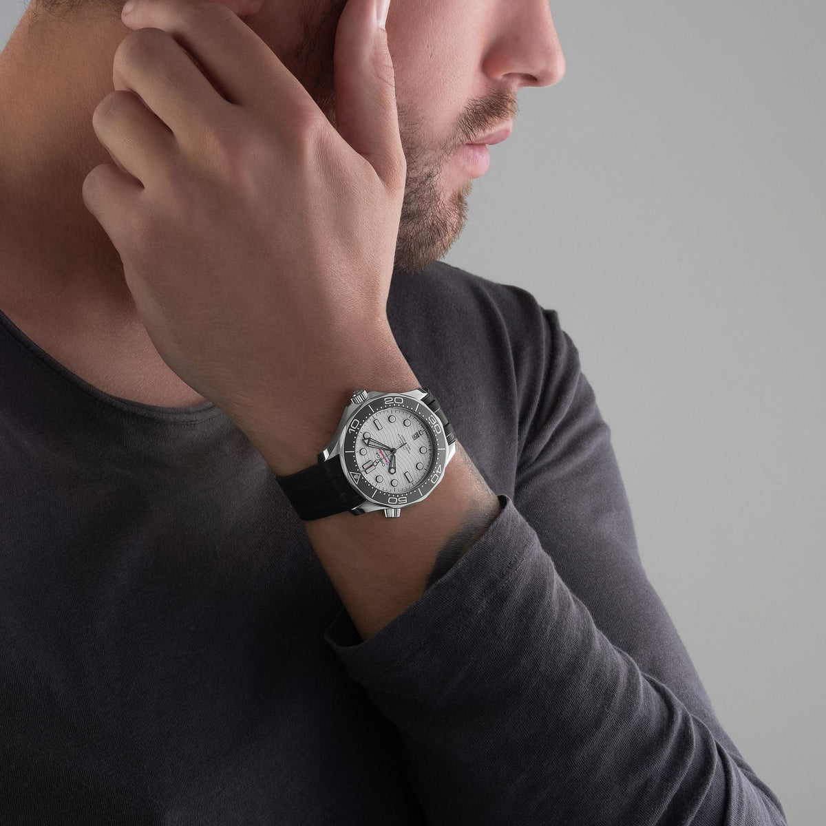 Seamaster Diver 300M – White Dial & Black Rubber Strap