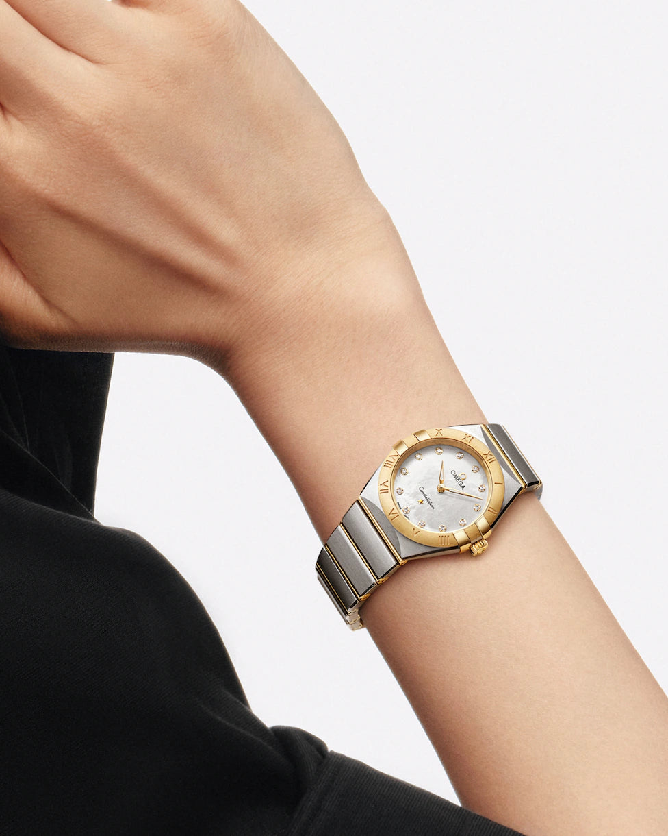 Constellation 28mm – Mother-of-Pearl, Yellow Gold & Diamond